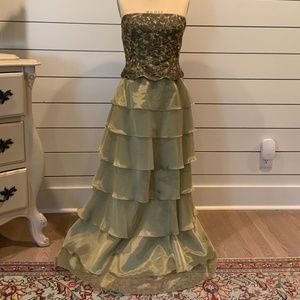 Lillie Ruben Formal Gown Size 6